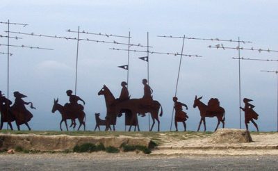 El motivo del Monumento al Peregrino situado en el Alto del Perdón